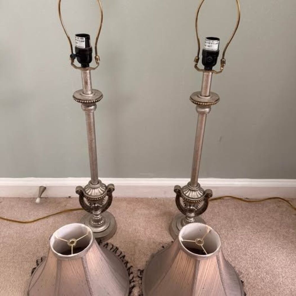 Beautiful Set of Buffet Lamps - Picture 2 of 4